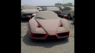 Illustration for article titled Abandoned Dubai Ferrari Enzo